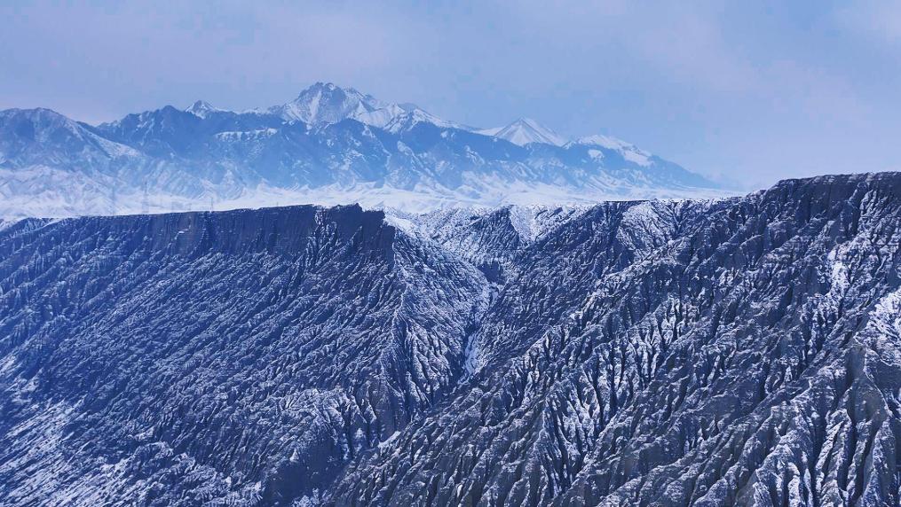 新疆烏蘇：峽谷嶙峋展雄姿