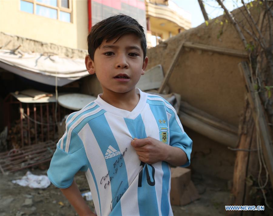 (SP)AFGHANISTAN-KABUL--LIONEL MESSI FAN-MURTAZA AHMADI