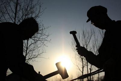 半年報(bào)中看冷暖:新經(jīng)濟(jì)景氣度走高 傳統(tǒng)產(chǎn)業(yè)苦樂不均