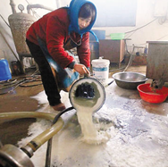 奶業(yè)困局，路在何方？