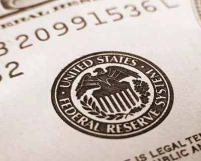 【財(cái)經(jīng)翻譯官】美聯(lián)儲(chǔ)的&ldquo;零息+量寬&rdquo;意味著什么？