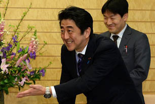 安倍，討來的達(dá)沃斯演講