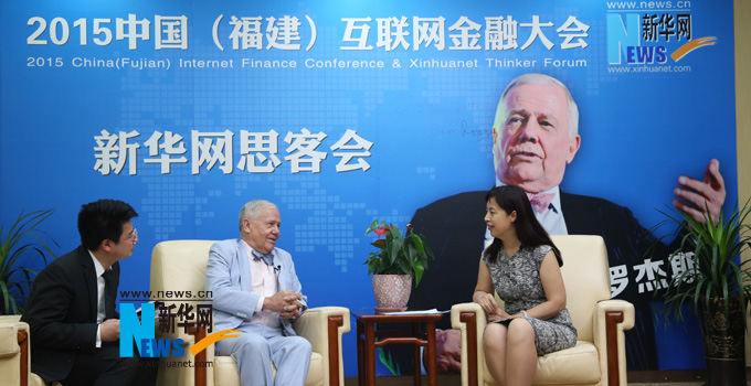 羅杰斯接受新華網(wǎng)思客專訪。