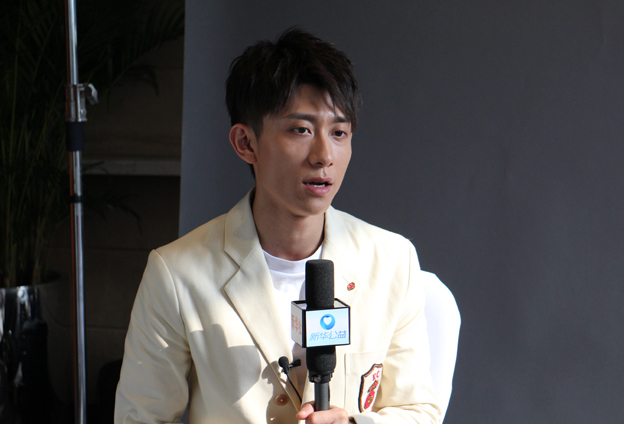 國有棟梁，大愛無疆；爾如嫩草，小愛芬芳。