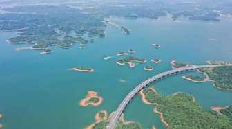 不負青山展新卷