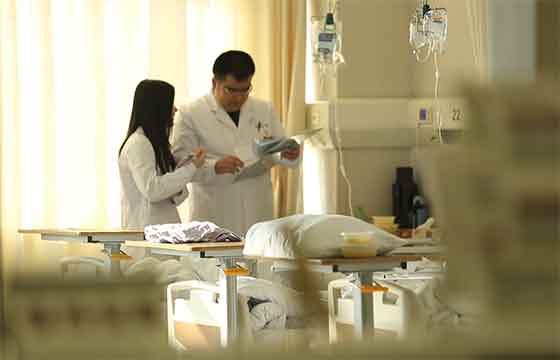 致敬偉大改革｜對(duì)話40年，講述身邊的健康故事（第五集）&mdash;&mdash;小醫(yī)院不再門可羅雀，大醫(yī)院不再&ldquo;戰(zhàn)時(shí)狀態(tài)&rdquo;