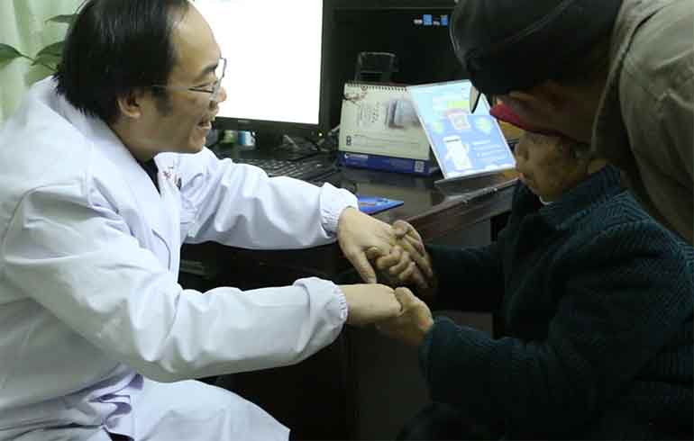 致敬偉大改革｜對(duì)話40年，講述身邊的健康故事（第三集）&mdash;&mdash;有了新農(nóng)合，看病不再愁