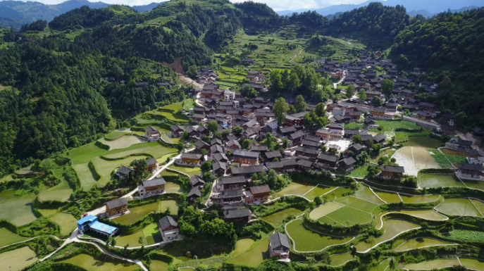 從貧困村到示范村，結(jié)對幫扶的&ldquo;龍?zhí)翗颖?rdquo;是如何煉成的