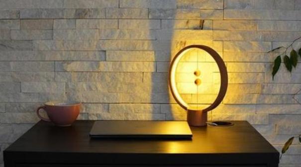 臺(tái)燈解鎖&ldquo;新姿勢(shì)&rdquo; 自帶倆球吸上就能亮燈