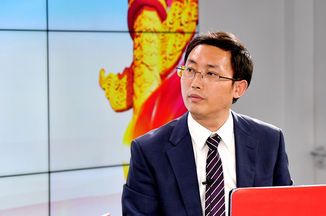 繼往是為了開來，那么開什么來？我們的未來是什么？我們現(xiàn)在站在什么歷史方位上？往哪里去走？