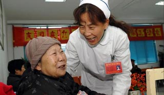 楊瑞輝：用親情為老人撐起人間大愛(ài)