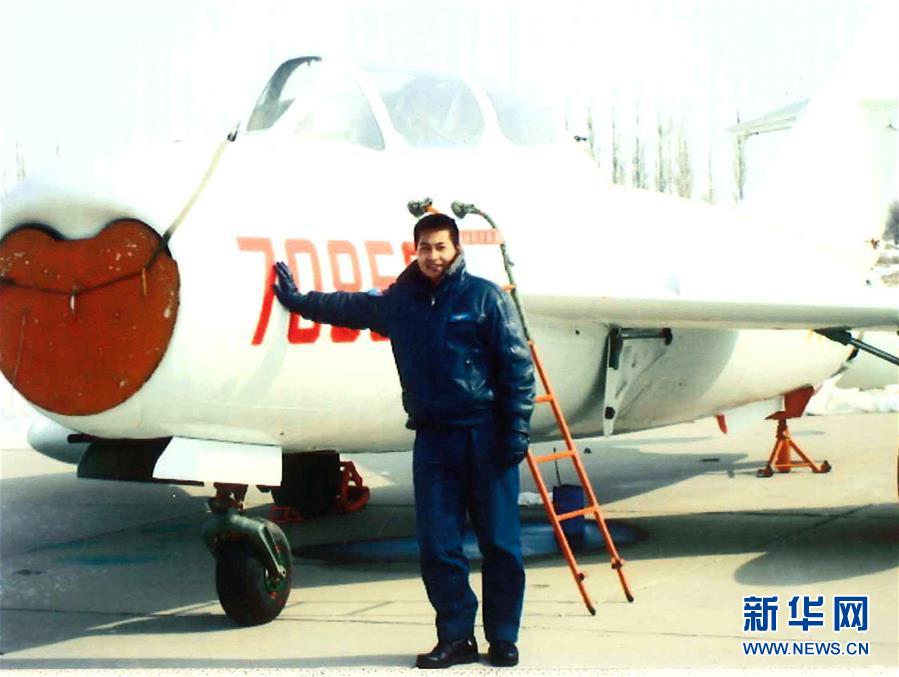 （建軍90周年&middot;英雄&middot;圖文互動(dòng)）（3）聽(tīng)，渤海灣有風(fēng)吹過(guò)來(lái)&mdash;&mdash;追記海軍某艦載航空兵部隊(duì)一級(jí)飛行員張超