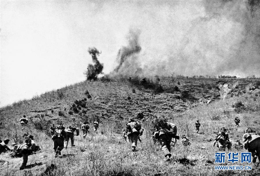 （圖文互動）（1）為了&ldquo;中國號&rdquo;巨輪揚帆遠(yuǎn)航&mdash;&mdash;中國共產(chǎn)黨領(lǐng)導(dǎo)下的人民軍隊忠于祖國、服務(wù)人民啟示錄