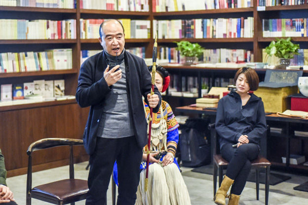 劉文濤：通過對每件兵器的復(fù)制，我們了解兵器造型與兵器制作的手藝，實(shí)現(xiàn)與古人的對話。