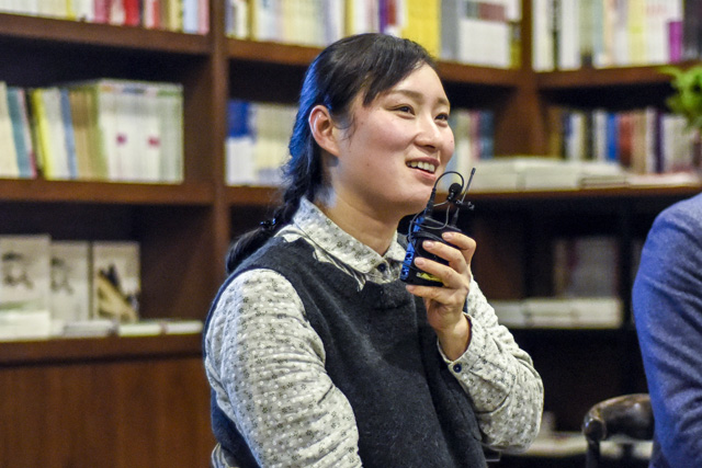 申彬：在清華的學(xué)習(xí)，讓我拓寬了許多思路，我想在山水和其他物象中嘗試去用我們工藝來(lái)表現(xiàn)，希望今后能給觀者帶來(lái)一些新的感受。