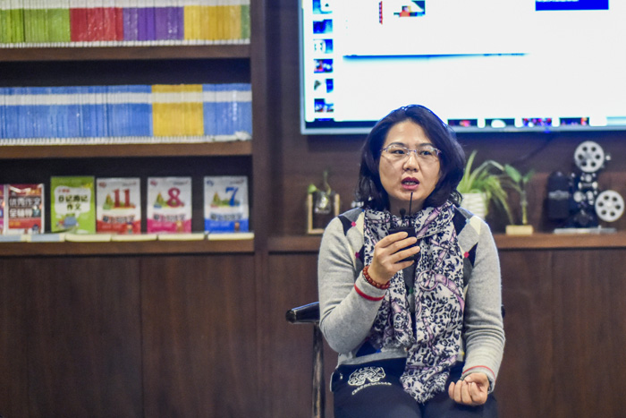 王煥：唐卡現(xiàn)在發(fā)展得很好。一個是國家非遺政策的保護(hù)，第二唐卡技藝本身很精良，做唐卡的這些藝人始終保有著工匠精神，做出來的東西令人稱贊，它自然能慢慢傳播開來。