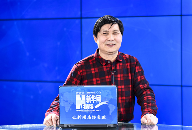 從開始的花鳥畫轉(zhuǎn)為山水畫創(chuàng)作，更欣賞山水畫的大氣。多年努力到名山大川去寫生，搜集素材，創(chuàng)作具有生活氣息的書畫作品。