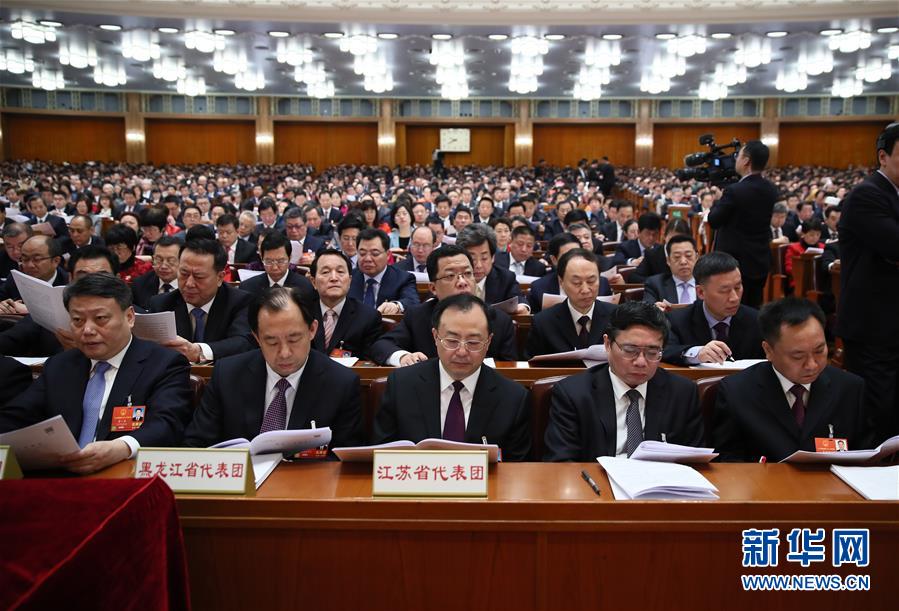 （兩會(huì)&middot;人大開幕）（9）共聚一堂