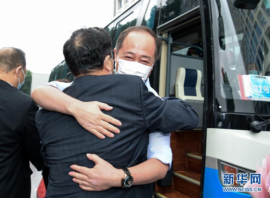 （社會(huì)）（4）抗疫&ldquo;戰(zhàn)友&rdquo;重聚
