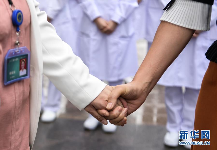 （社會）（6）抗疫&ldquo;戰(zhàn)友&rdquo;重聚