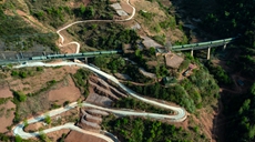 新華全媒+｜高鐵時(shí)代，大涼山鐵軌上流淌&ldquo;慢幸福&rdquo;