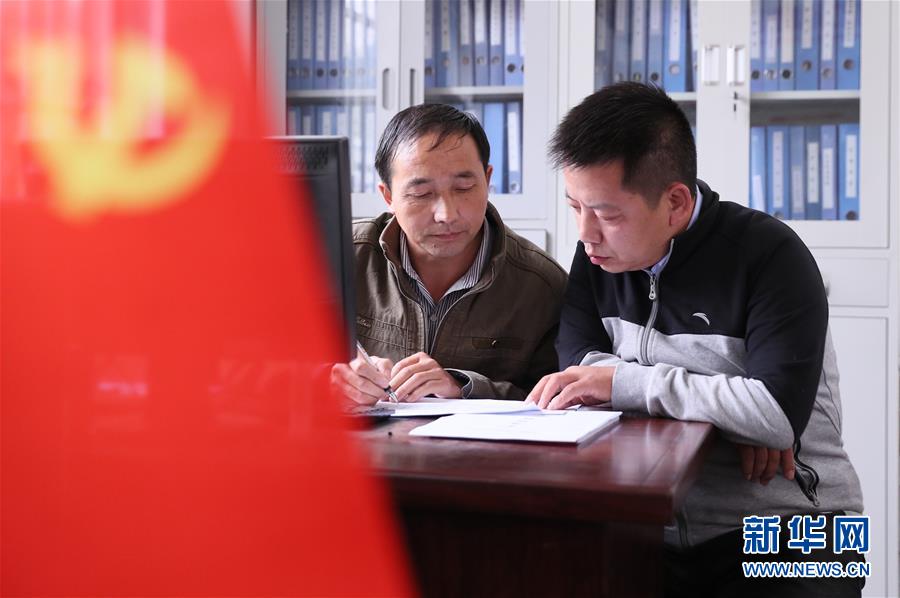 （新華全媒頭條&middot;十九大特別報道&middot;圖文互動）（15）再塑黨的形象的偉大工程&mdash;&mdash;中國共產(chǎn)黨自身建設(shè)的五年探索之路