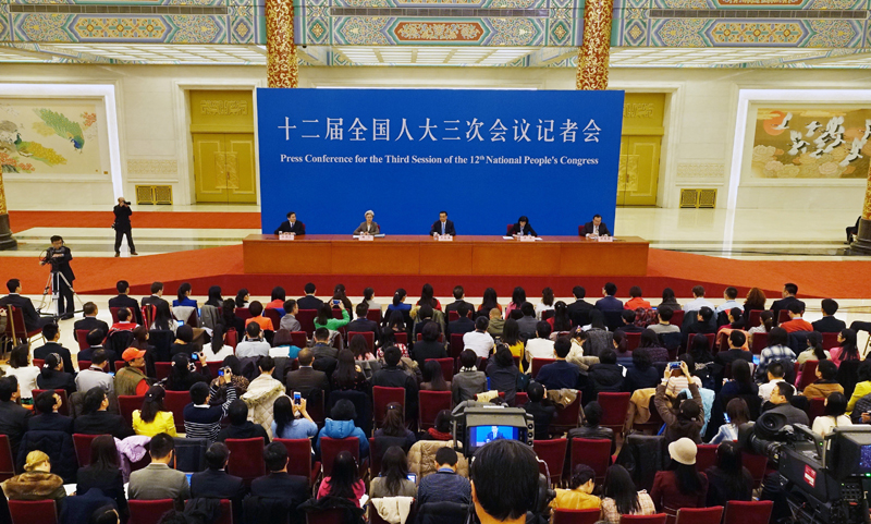 3月15日，國(guó)務(wù)院總理李克強(qiáng)在北京人民大會(huì)堂與中外記者見(jiàn)面，并回答記者提問(wèn)。新華社記者 李賀 攝