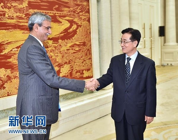 5月9日，中共中央書記處書記、中央紀(jì)委副書記趙洪祝在北京會(huì)見(jiàn)印度中央監(jiān)察委員會(huì)主席喬杜里。 新華社記者 李濤 攝