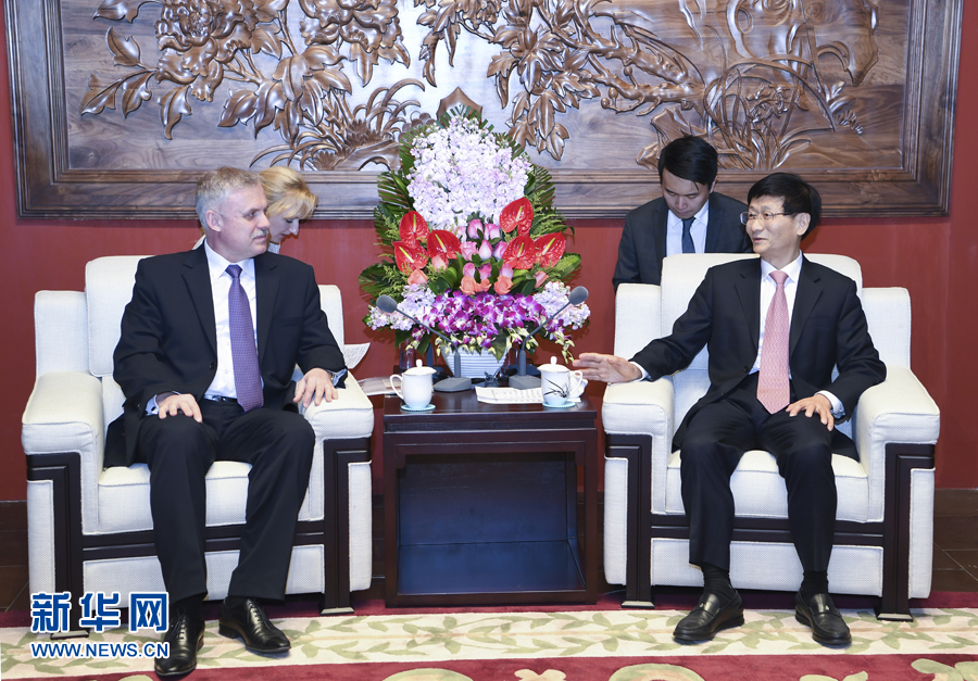 4月26日，中共中央政治局委員、中央政法委書記孟建柱在北京會見白俄羅斯安全會議國務秘書扎西。 新華社記者 張領(lǐng) 攝