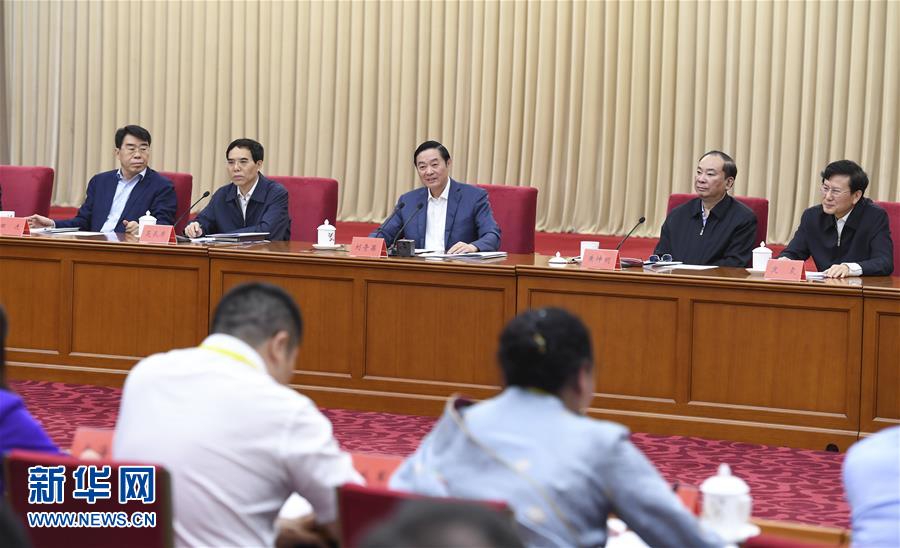 5月18日，中共中央政治局委員、中央書記處書記、中宣部部長(zhǎng)劉奇葆在北京出席紀(jì)念新華書店成立80周年座談會(huì)并講話。 新華社記者 張領(lǐng) 攝