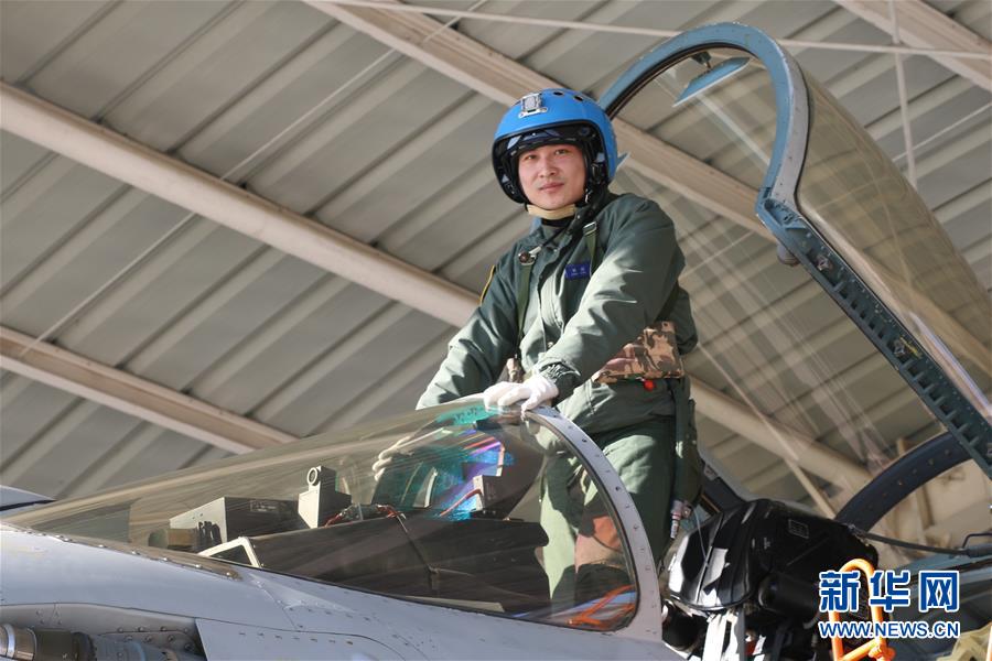 （建軍90周年&middot;英雄&middot;圖文互動）（1）聽，渤海灣有風吹過來&mdash;&mdash;追記海軍某艦載航空兵部隊一級飛行員張超