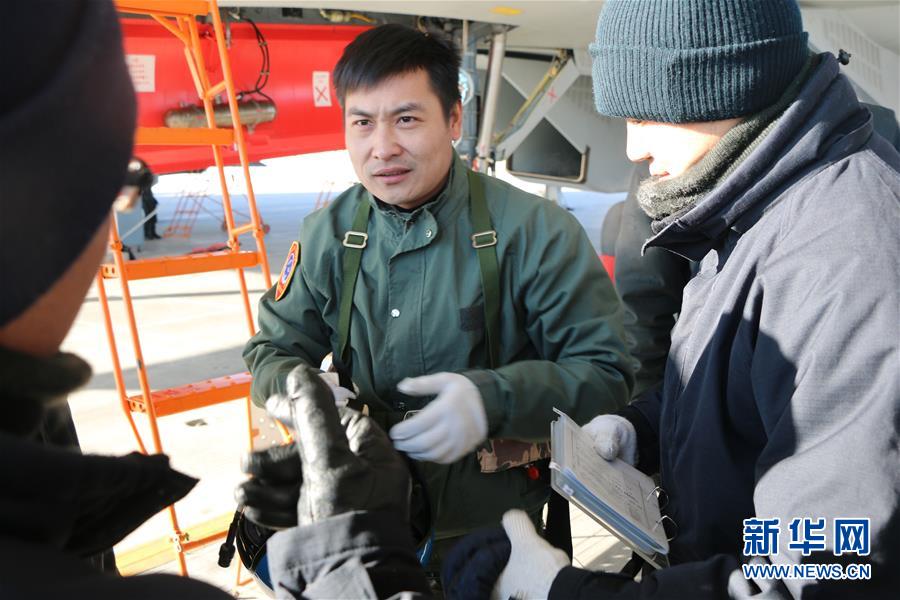 （建軍90周年&middot;英雄&middot;圖文互動）（2）聽，渤海灣有風吹過來&mdash;&mdash;追記海軍某艦載航空兵部隊一級飛行員張超