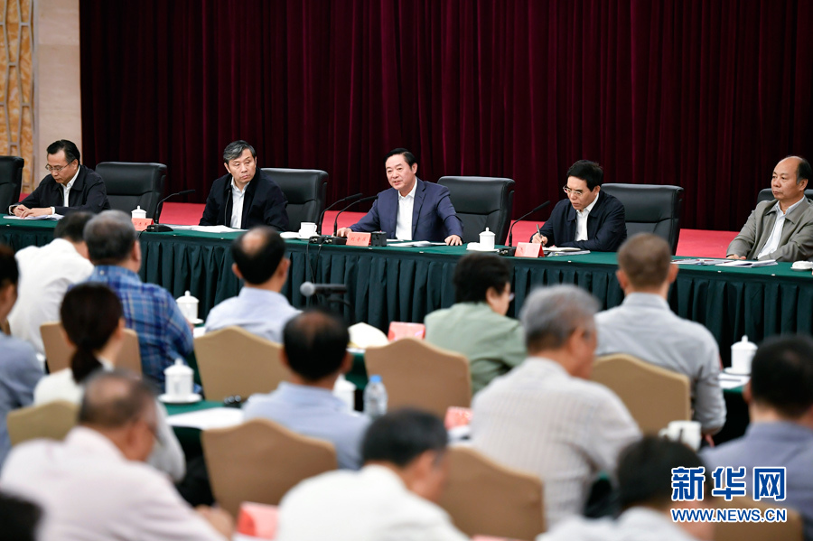 9月7日，中共中央政治局委員、中央書記處書記、中宣部部長劉奇葆在北京出席全國電視劇工作座談會并講話。 新華社記者 燕雁 攝

