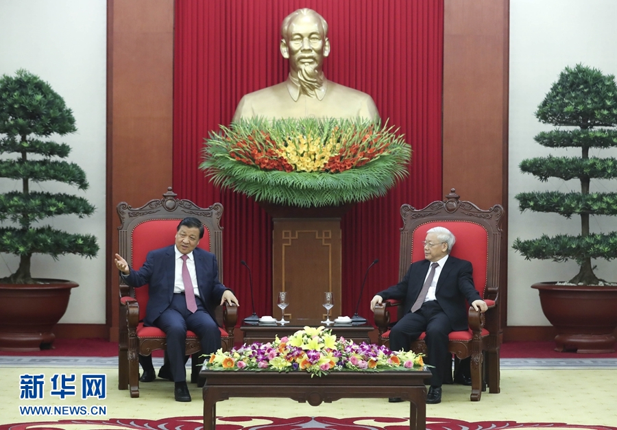 應(yīng)越南共產(chǎn)黨邀請，中共中央政治局常委、中央書記處書記劉云山9月18日至19日對越南進行正式訪問。這是9月18日，劉云山在河內(nèi)會見越共中央總書記阮富仲。 新華社記者 龐興雷 攝