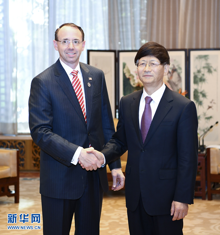 9月26日，中共中央政治局委員、中央政法委書記孟建柱在北京會見來華出席國際刑警組織第86屆全體大會的美國司法部常務副部長羅森斯坦。新華社記者 張領 攝