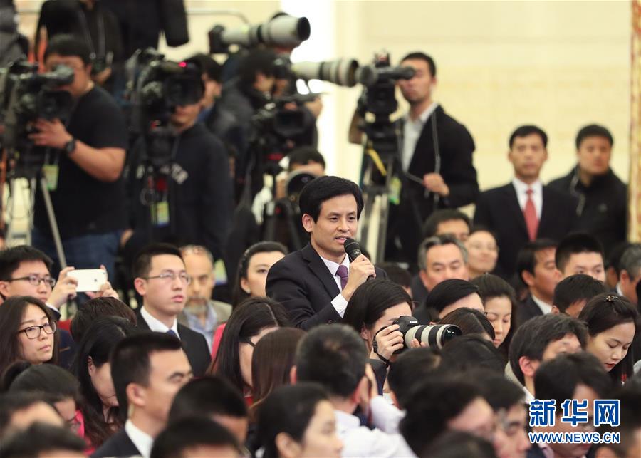 （兩會(huì)&middot;新華網(wǎng)）（2）李克強(qiáng)總理與中外記者見面