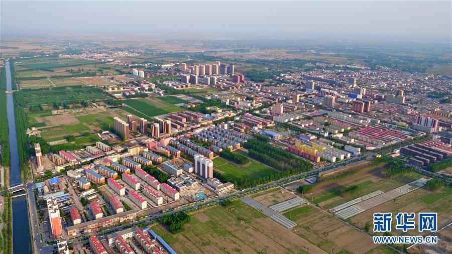 （新華全媒頭條&middot;圖文互動(dòng)）（2）開(kāi)啟新征程　譜寫(xiě)新史詩(shī)&mdash;&mdash;以習(xí)近平同志為核心的黨中央引領(lǐng)中國(guó)特色社會(huì)主義進(jìn)入新時(shí)代