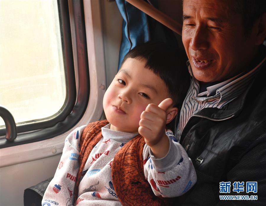 （關(guān)注春運(yùn)）（8）春運(yùn)中的&ldquo;萌寶寶&rdquo;