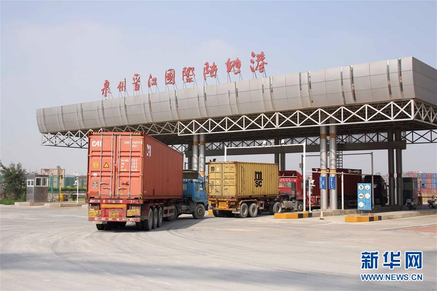 （新華全媒頭條）（1）天南地北歡樂&ldquo;中國年&rdquo;&mdash;&mdash;新華社記者除夕走筆