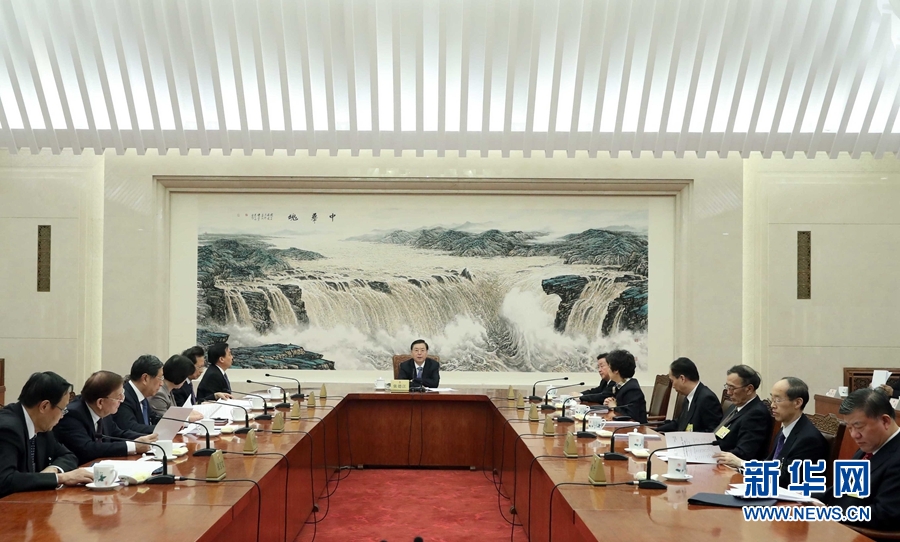 2月23日，十二屆全國人大常委會第一百一十三次委員長會議在北京人民大會堂舉行，張德江委員長主持。 新華社記者 劉衛(wèi)兵 攝