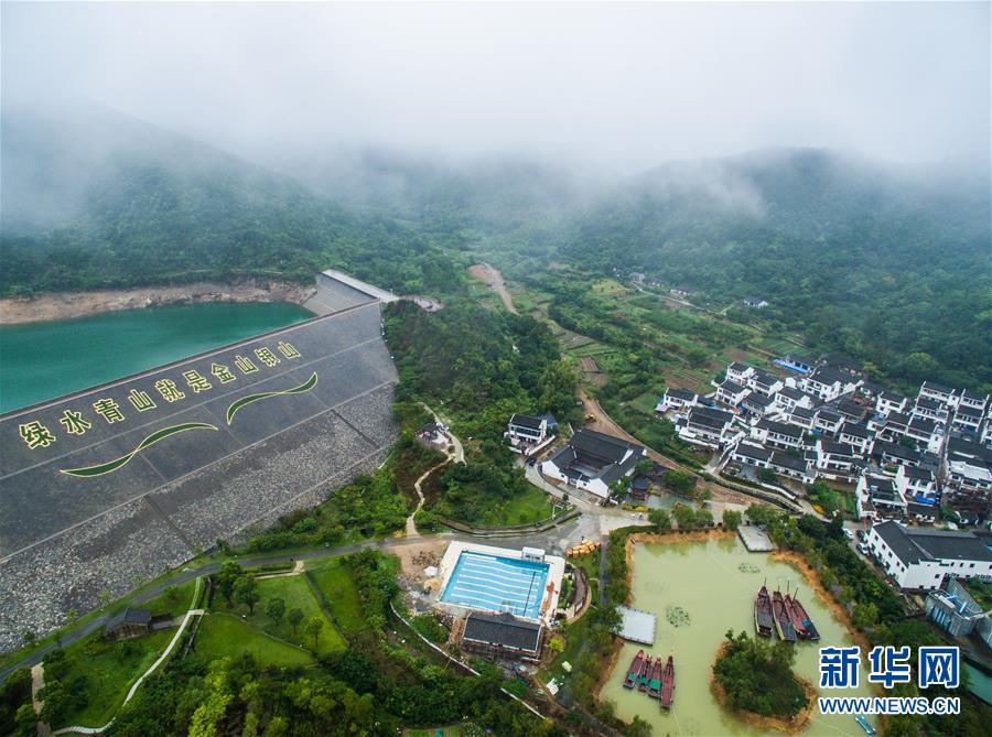 （新華全媒頭條&middot;圖文互動）（3）領(lǐng)航新時代中國經(jīng)濟航船&mdash;&mdash;從中央財經(jīng)領(lǐng)導(dǎo)小組會議看以習(xí)近平同志為核心的黨中央駕馭中國經(jīng)濟