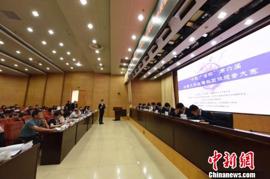 25日至27日，第六屆&ldquo;中視廣信杯&rdquo;提案中國(guó)&middot;全國(guó)大學(xué)生模擬政協(xié)提案大賽在北京舉行。本次比賽由外交學(xué)院、九三學(xué)社北京市委員會(huì)共同主辦?！O興偉 攝