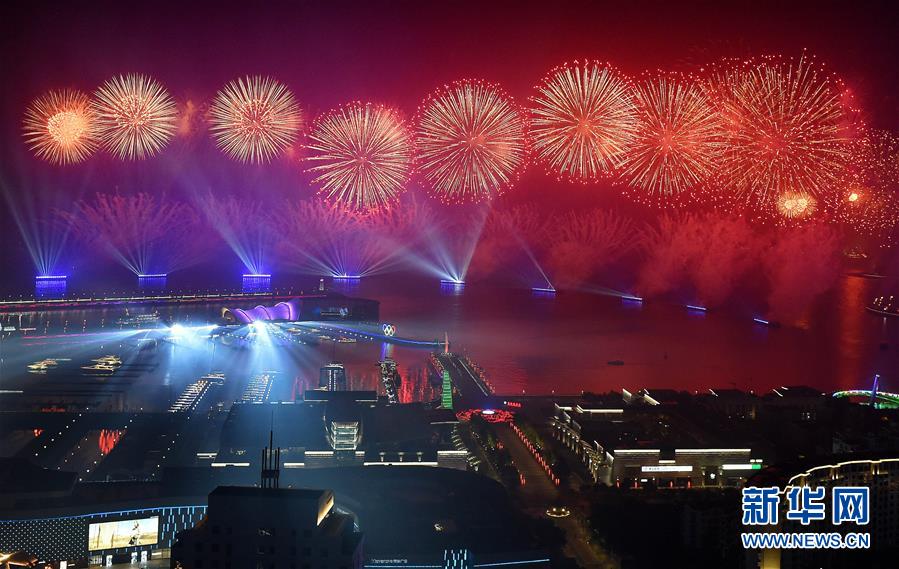 （新華全媒頭條&middot;上合青島峰會(huì)&middot;圖文互動(dòng)）（5）攜手前進(jìn)，開啟上合發(fā)展新征程 &mdash;&mdash;習(xí)近平主席主持上合組織青島峰會(huì) 并舉行系列活動(dòng)紀(jì)實(shí)