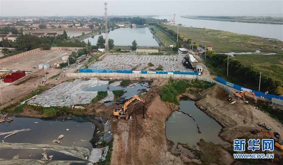 （新華視點&middot;圖文互動）（2）中央督察兩年有的絲毫未改，有的不減反增&mdash;&mdash;江蘇泰興數萬噸化工廢料和污泥堆放長江邊調查