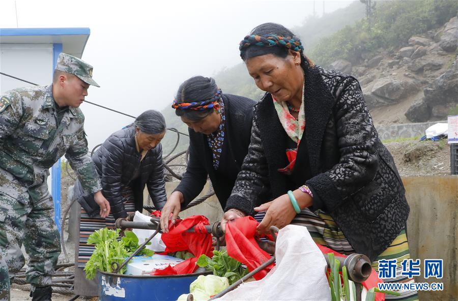 （圖文互動）（5）特寫：&ldquo;八一&rdquo;禮物，飛向云端哨所