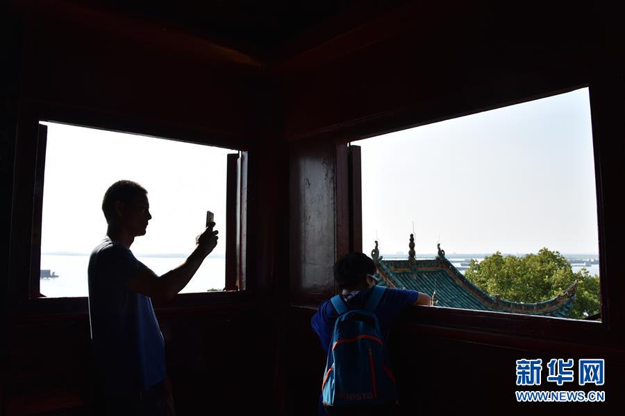 （大江奔流&mdash;&mdash;來自長江經(jīng)濟帶的報道&middot;圖文互動）（1）登岳陽樓，又見&ldquo;浩浩湯湯&rdquo;