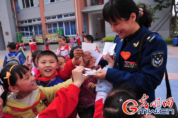 【我和軍隊的不解之緣】&ldquo;先是軍人，才是媽媽&rdquo;