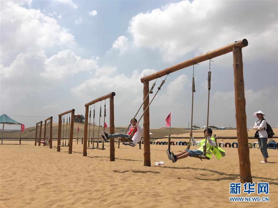 （新華全媒頭條&middot;在習(xí)近平新時(shí)代中國(guó)特色社會(huì)主義思想指引下&mdash;&mdash;新時(shí)代新作為新篇章&middot;圖文互動(dòng)）（11）綠富同興畫卷在沙海中鋪展&mdash;&mdash;庫(kù)布其沙漠生態(tài)治理紀(jì)實(shí)