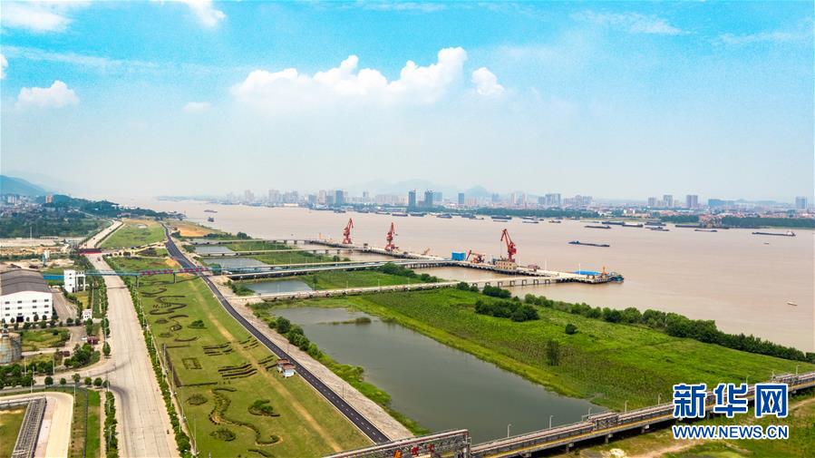 （大江奔流&mdash;&mdash;來自長(zhǎng)江經(jīng)濟(jì)帶的報(bào)道&middot;新華全媒頭條&middot;圖文互動(dòng)）（1）打造經(jīng)濟(jì)高質(zhì)量發(fā)展的強(qiáng)勁引擎&mdash;&mdash;深入推動(dòng)長(zhǎng)江經(jīng)濟(jì)帶發(fā)展述評(píng)