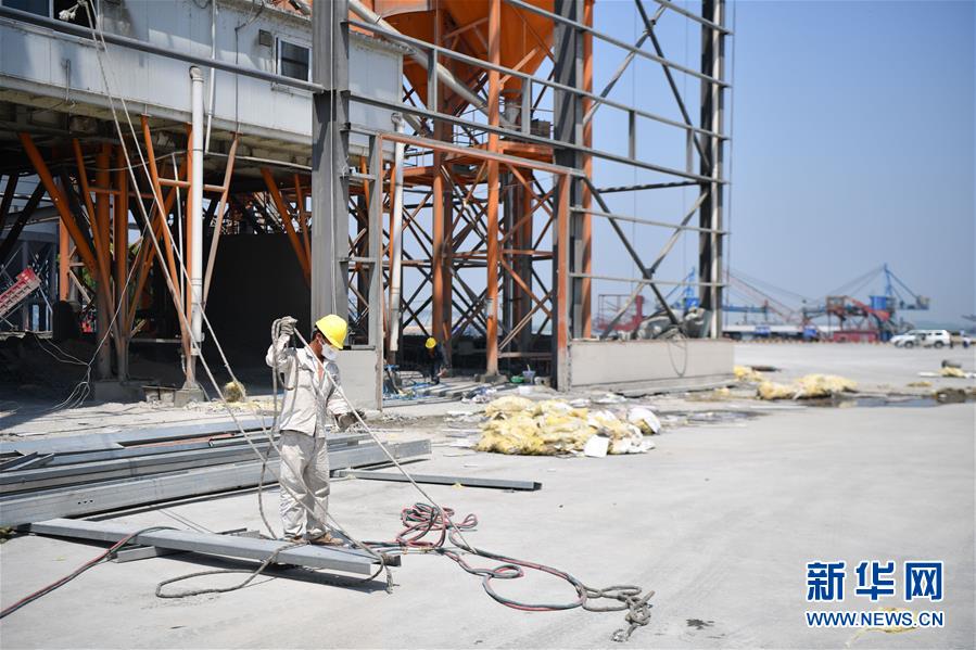 （大江奔流&mdash;&mdash;來自長(zhǎng)江經(jīng)濟(jì)帶的報(bào)道&middot;新華全媒頭條&middot;圖文互動(dòng)）（8）打造經(jīng)濟(jì)高質(zhì)量發(fā)展的強(qiáng)勁引擎&mdash;&mdash;深入推動(dòng)長(zhǎng)江經(jīng)濟(jì)帶發(fā)展述評(píng)